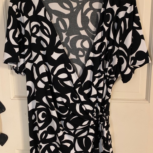 Black and White Patterned Wrap Dress - Picture 2 of 5